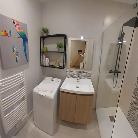Διαμέρισμα Cozy, Fully Renovated, Ideally Located *
